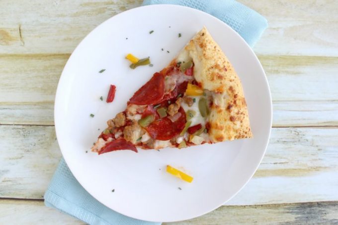 Summer-berry-salad-raspberry-vinaigrette-pizza