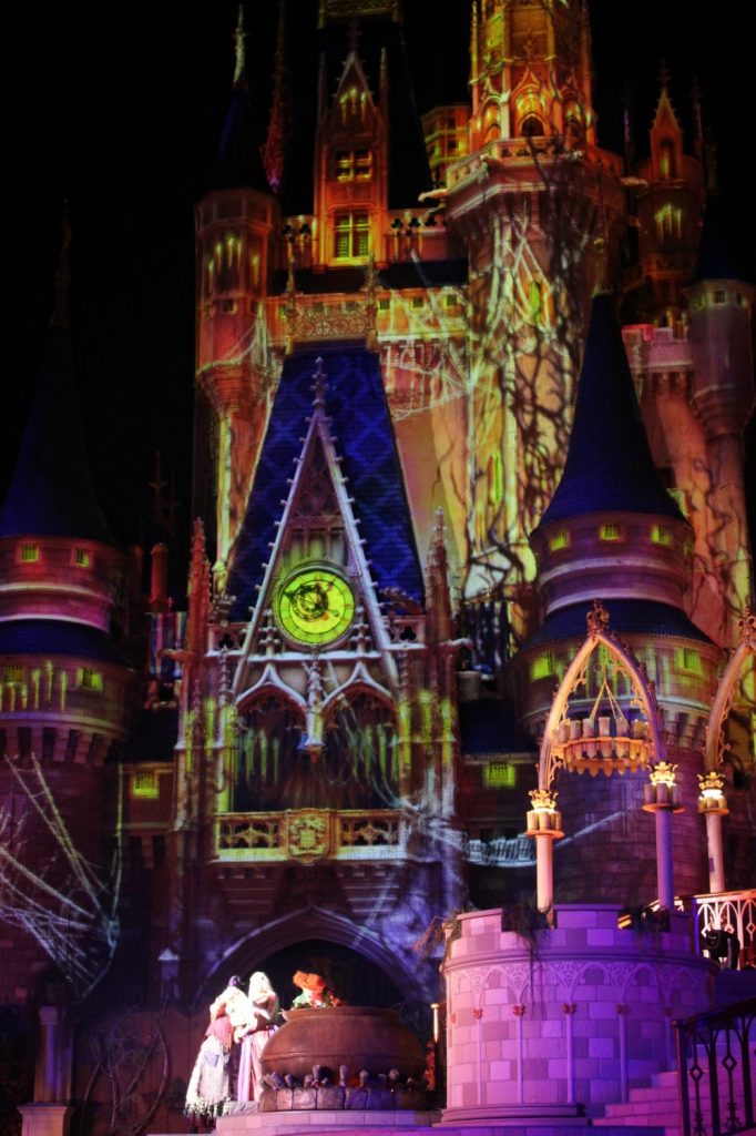 Disney's-not-so-scary-halloween-hocus-pocus-castle
