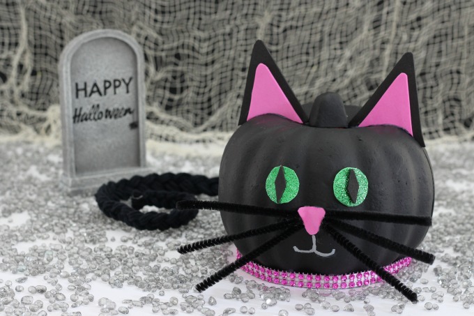 This black cat pumpkin was both fun and easy to make