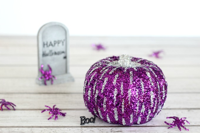 Don't you think this glitter pumpkin resembles fireworks?