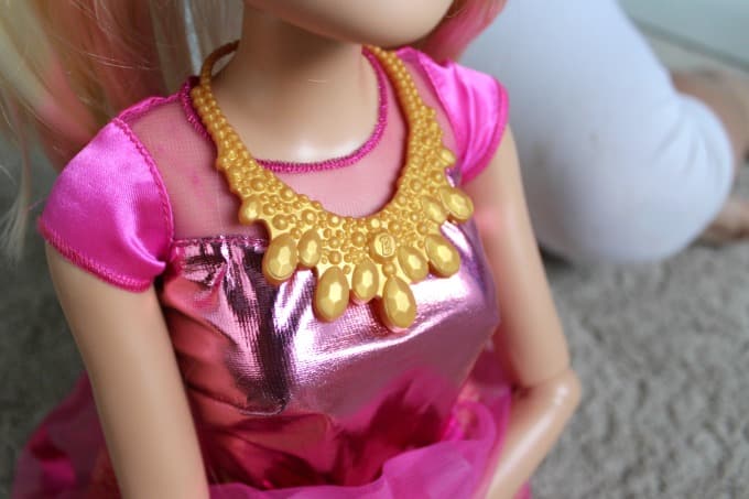 This Barbie comes with a pretty necklace