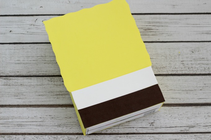 Use brown and white foam for the shirt and pants of the Sponge Bob Valentine Box