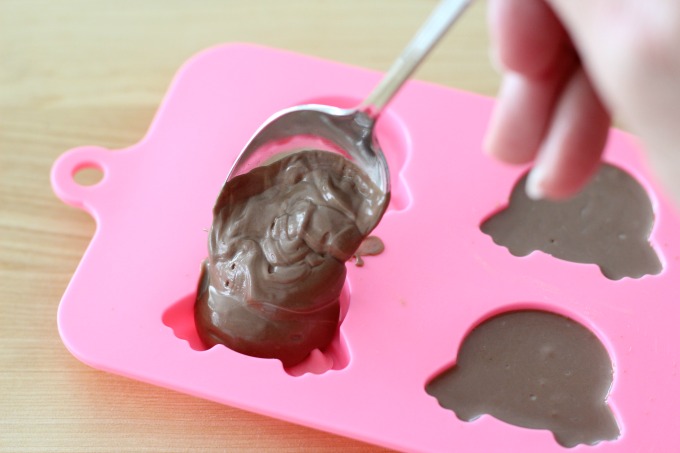 Fill the bunny butt mold with chocolate