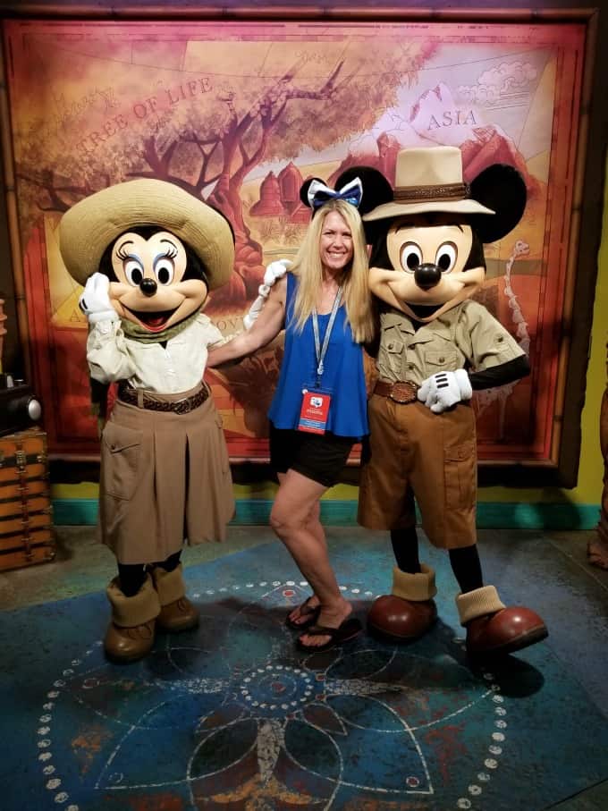 Meeting Minnie and Mickey during the 2018 #DSMMC Day Two