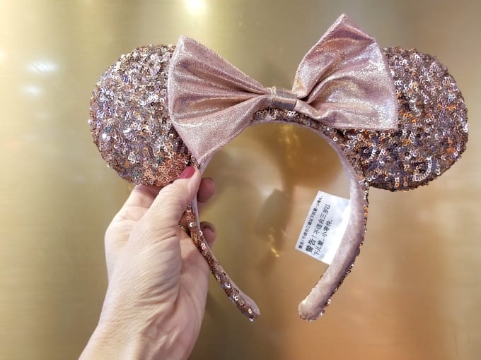 We found the elusive Rose Gold Minnie Ears!