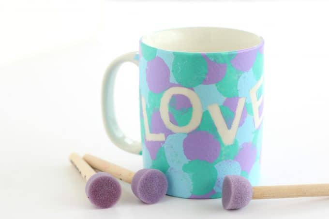 DIY mugs can also be made with round brushes