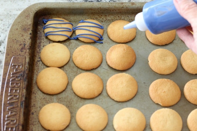 This NILLA Wafer recipe has the cookies drizzled in candy melts
