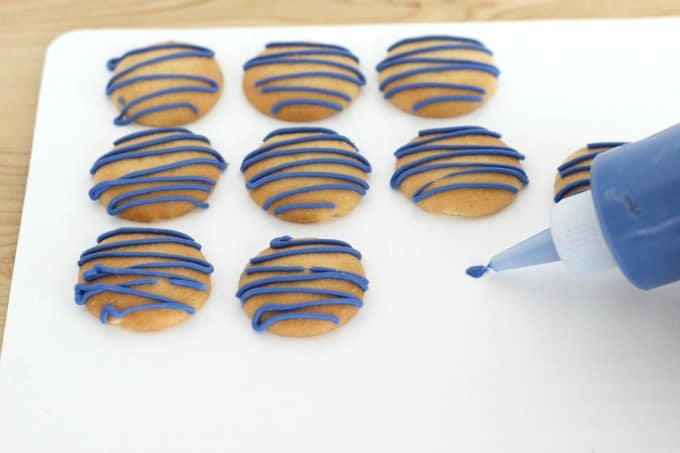 You'll want to use candy melts to keep your cheesecake cookies from sliding around