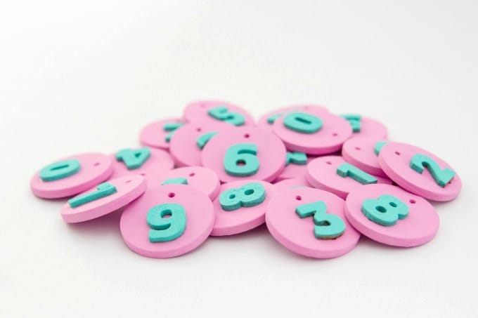 Wooden circles with numbers for countdown board