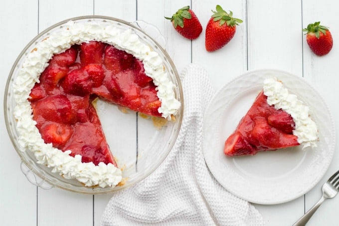 Strawberry pie with slice