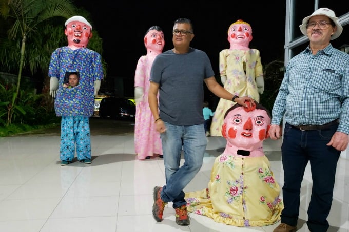 Giant Puppets in Costa Rica