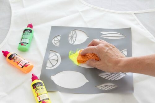 Painting apron with fabric paint