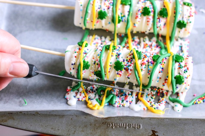 Finished St. Patrick's Day marshmallow pops