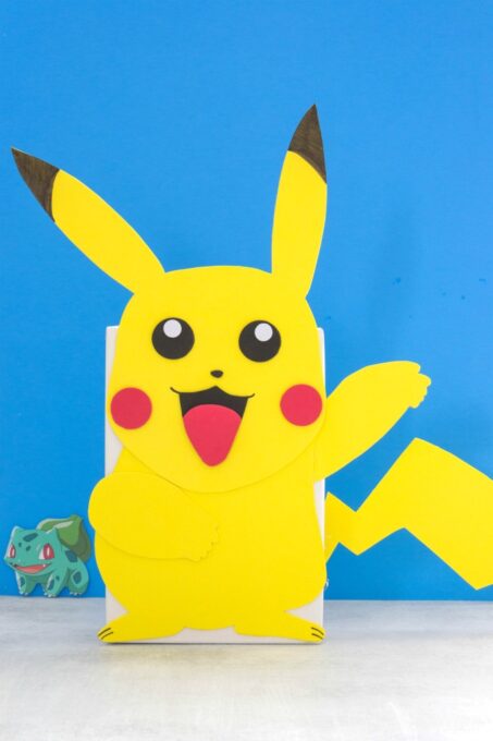Pikachu Valentine Box with blue background