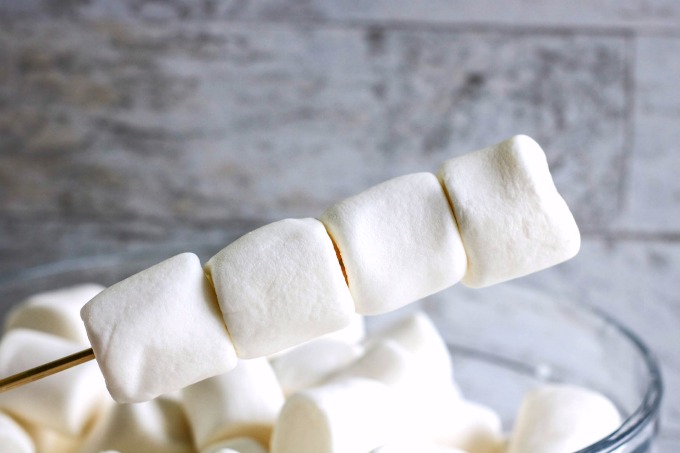 st. patrick's day marshmallow pops