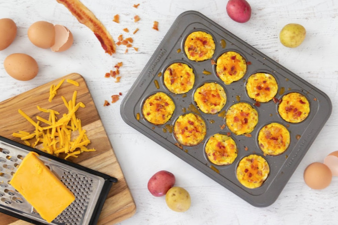 Egg muffins with bacon from above 