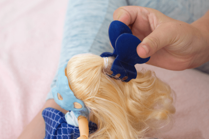 Putting butterfly clip in FailFix doll's hair