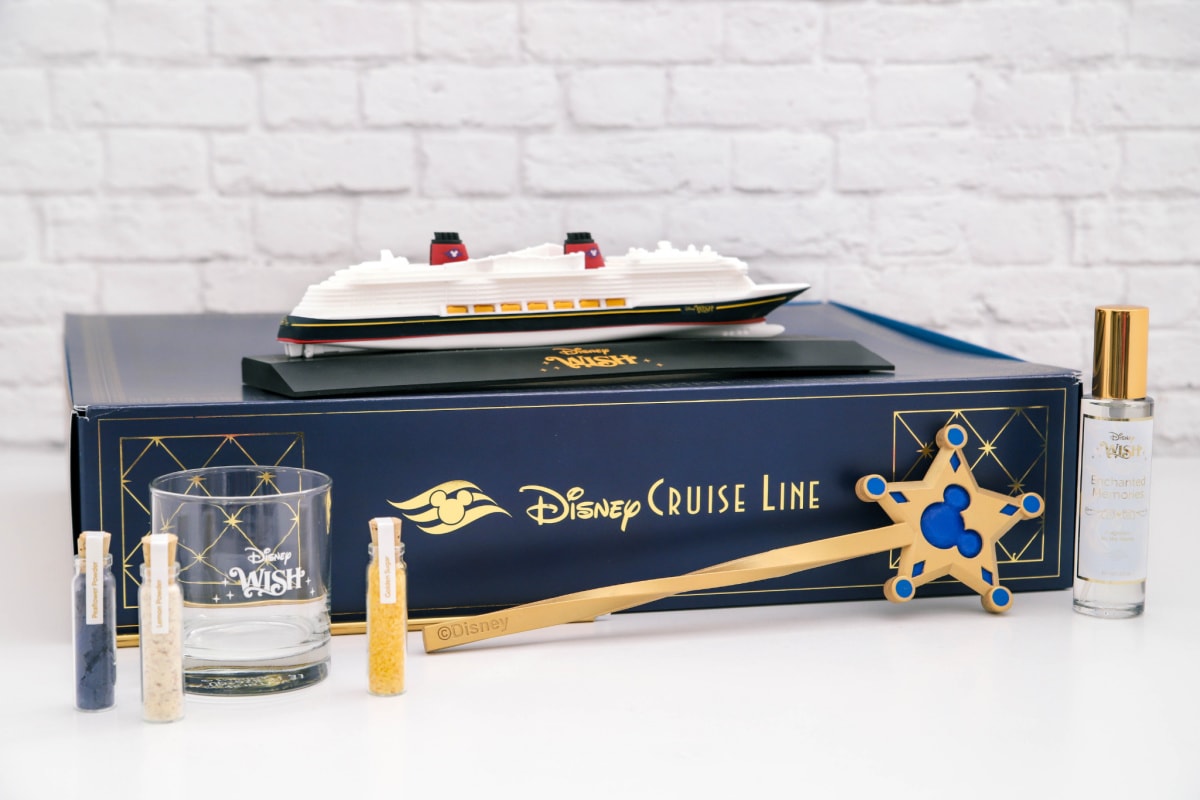 Disney gift box with Disney Wish replica