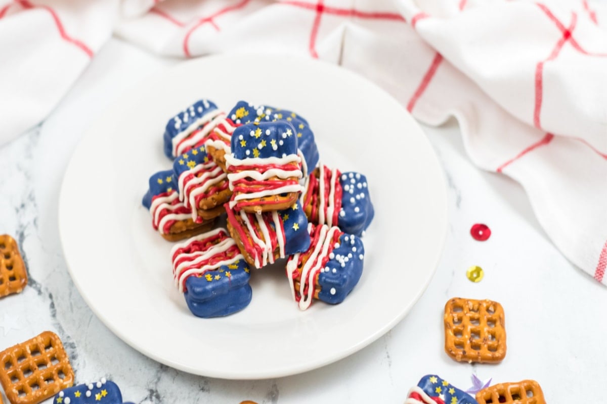4th Of July Chocolate Covered Pretzels With Caramel