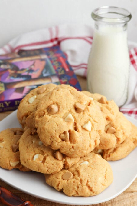 Butterbeer cookies with milk