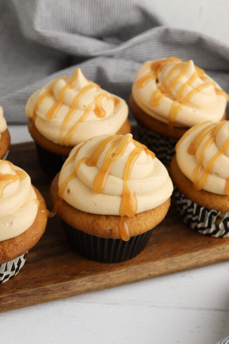 Butterbeer cupcakes with gray napkin