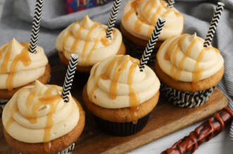 Harry Potter cupcakes with straws for wands