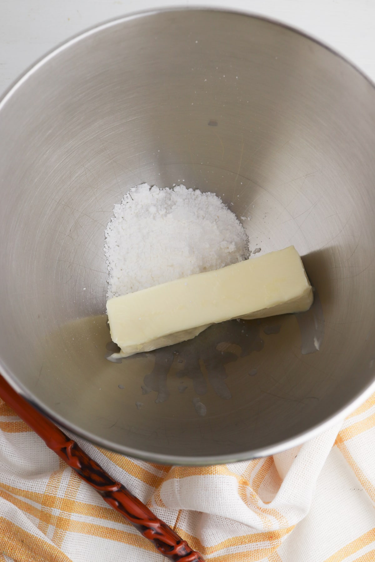 Butter and sugar in bowl