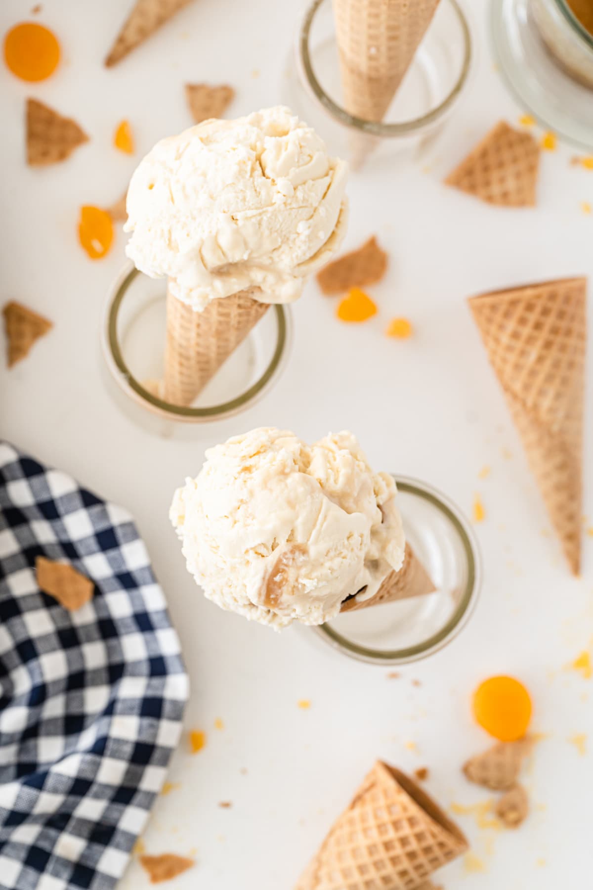 Butterbeer ice cream cones with black and white checkered napkin