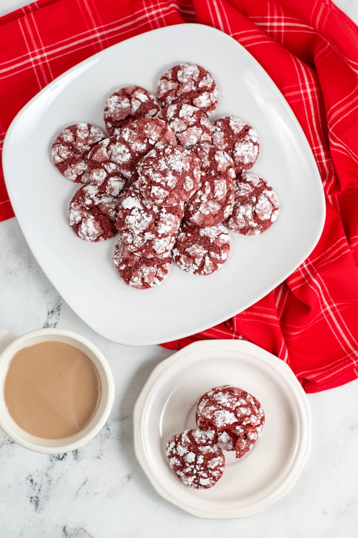 Crinkle cookies with coffee