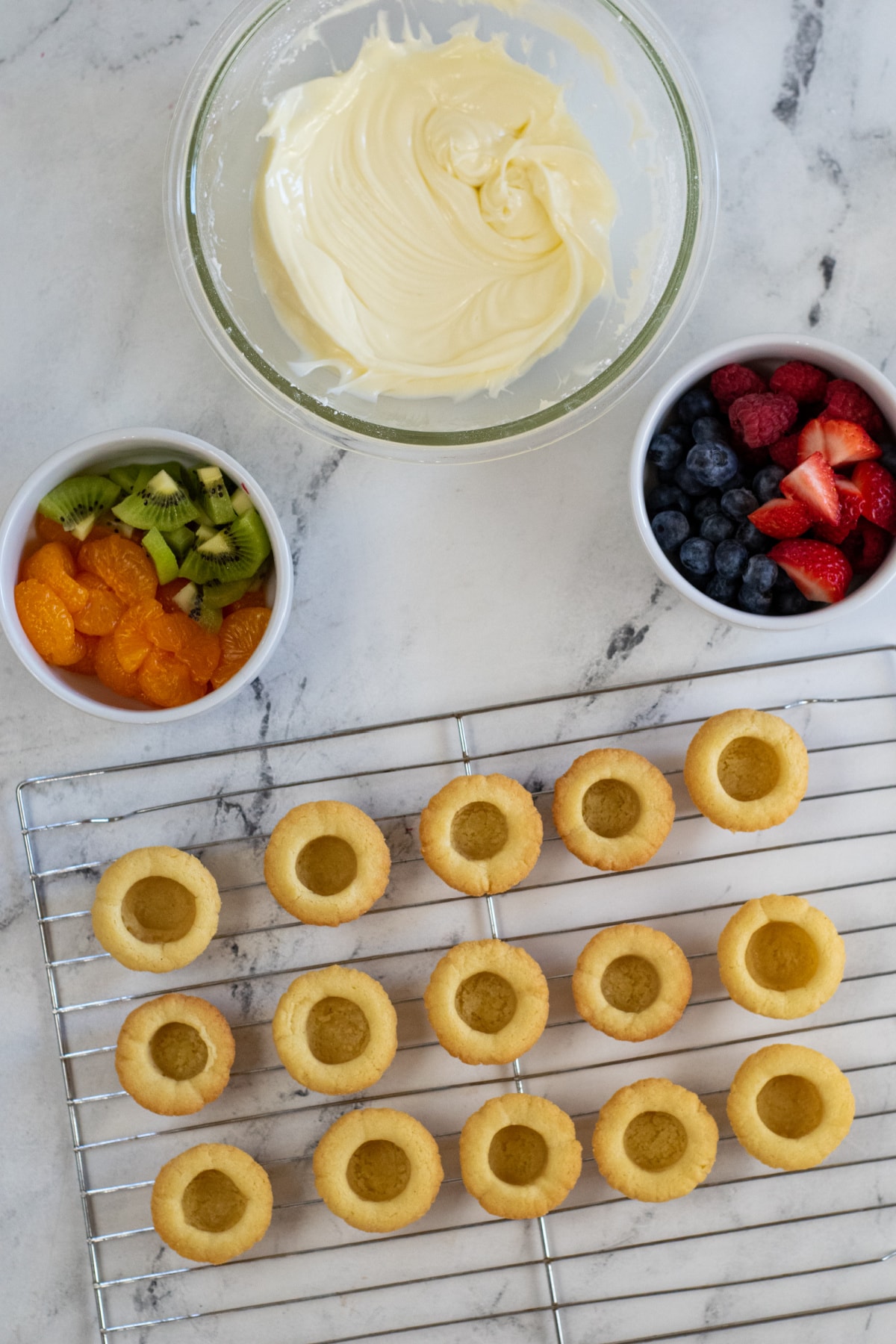 Sugar cookie cups, icing and fruit