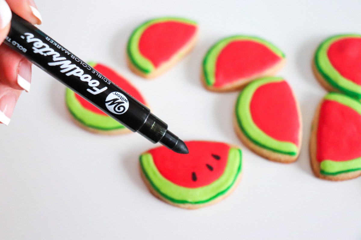 Black edible marker for watermelon seeds