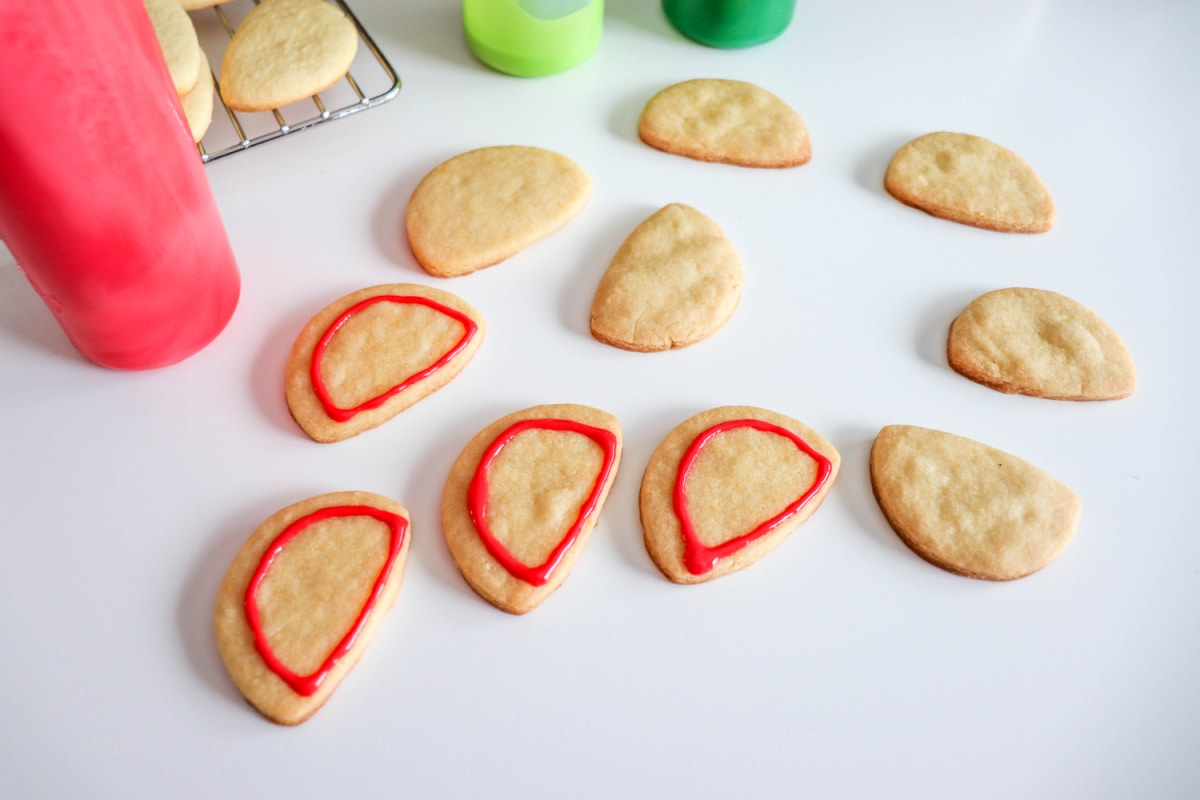 Red outline on watermelon cookies
