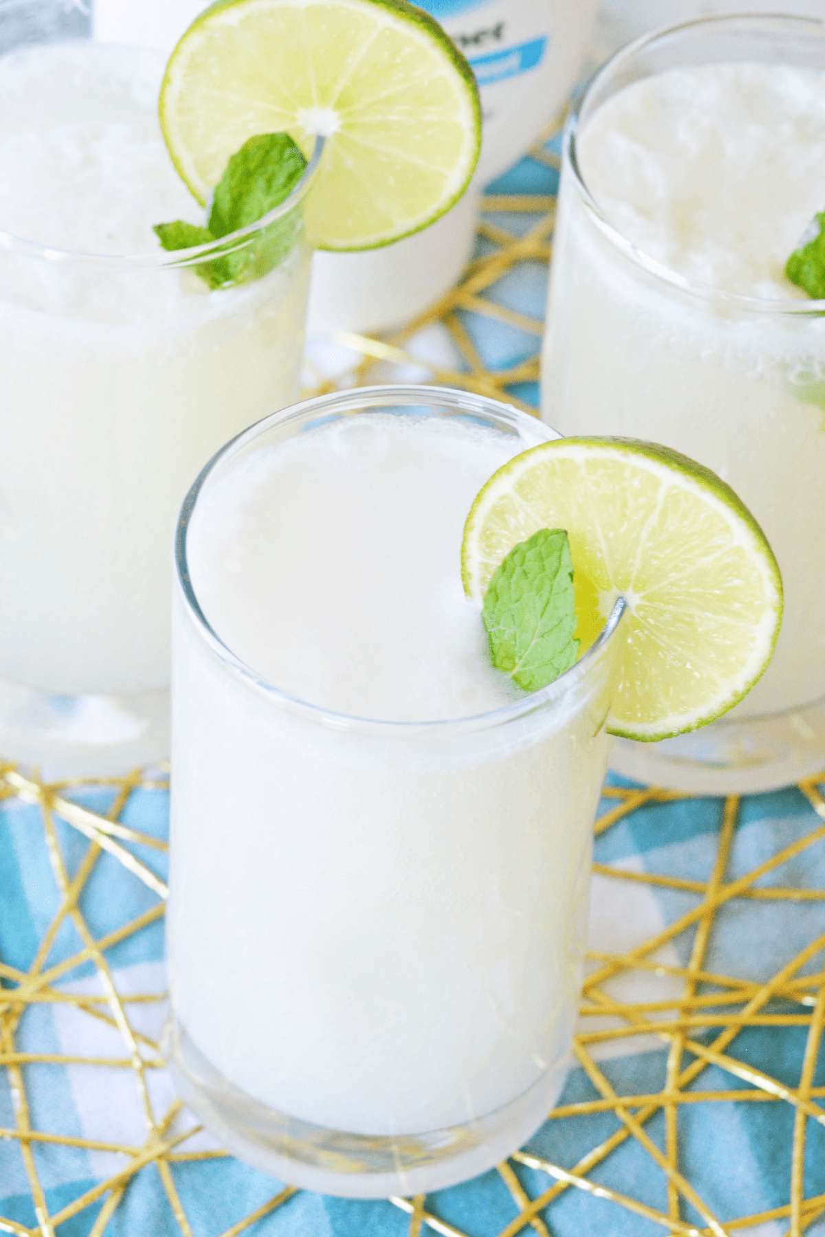 Coconut Mojitos with lime slices