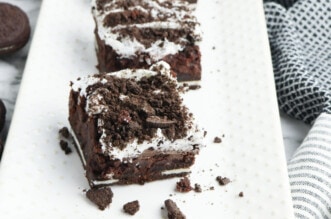 Chocolate Chip Oreo Brownies feature