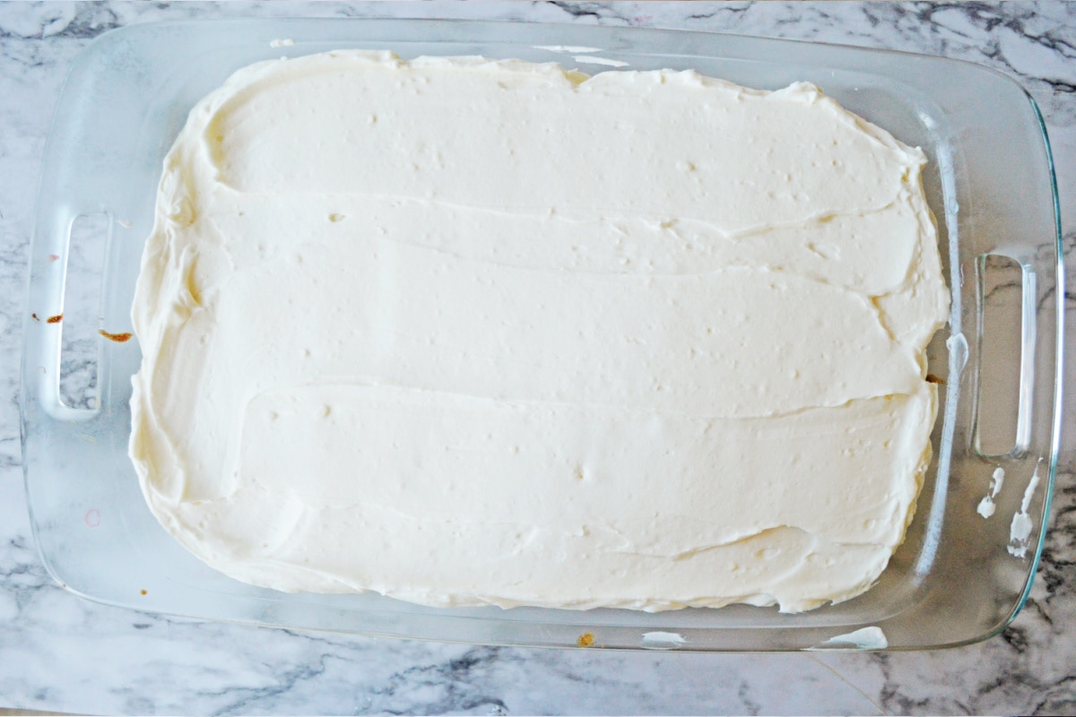 Cake with cream cheese frosting