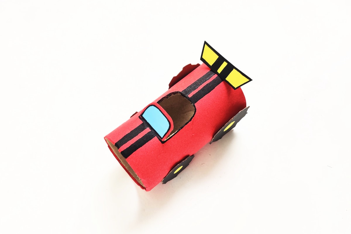Back yellow fin for toilet paper roll race car added