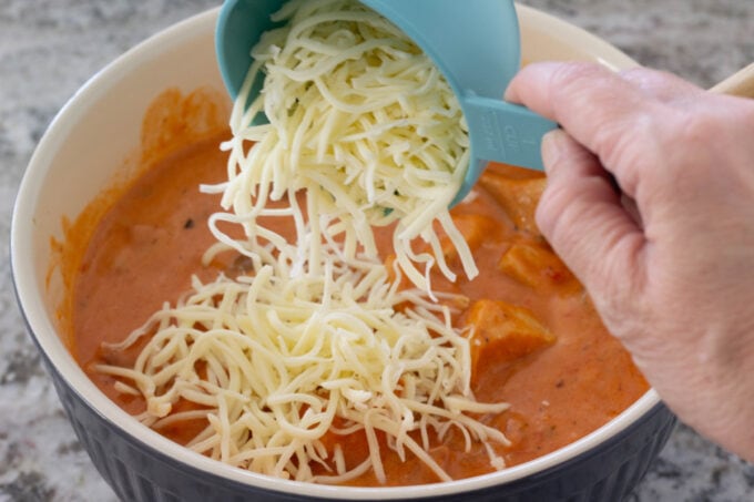 Adding mozzarella to pasta sauce mixture