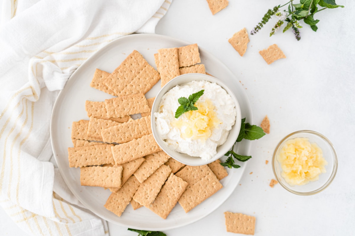 Pineapple fluff with graham crackers