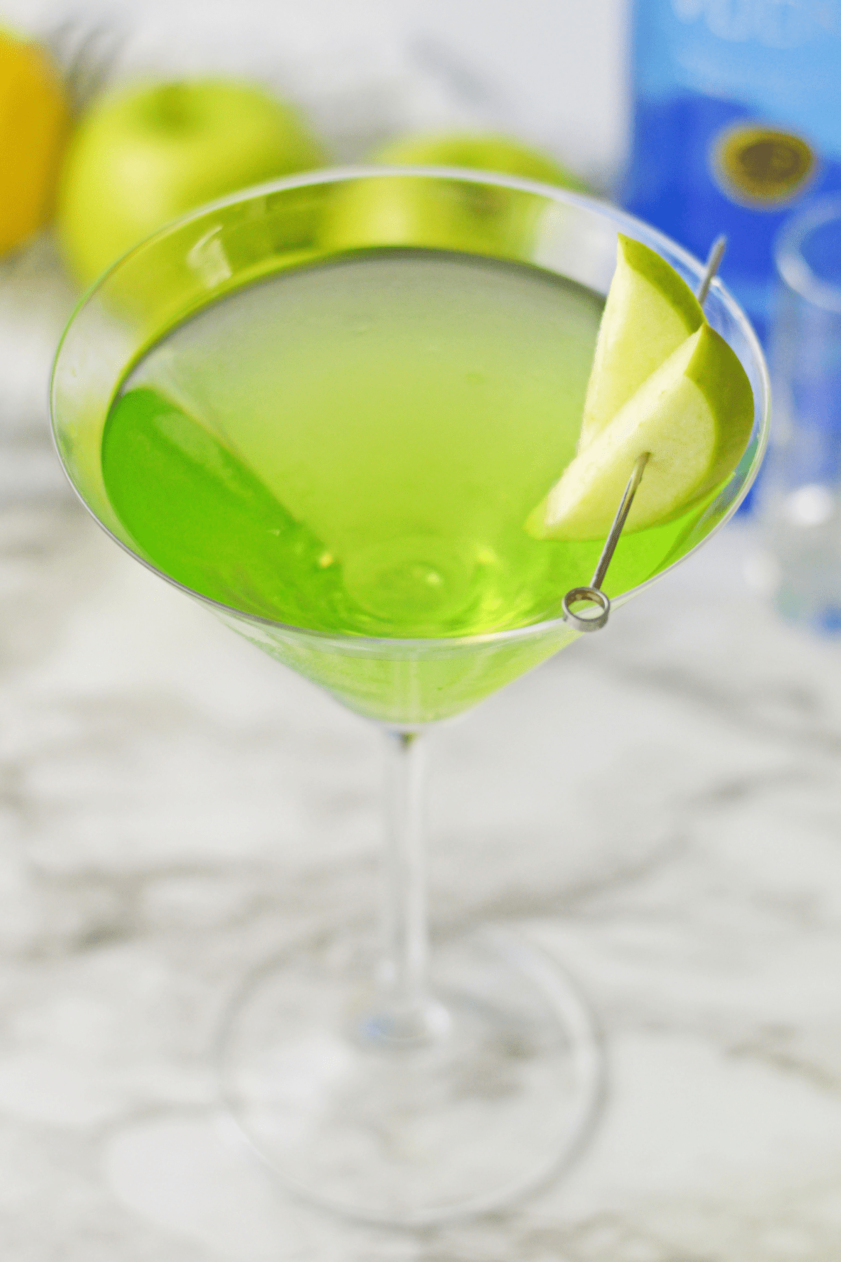 Green apple martini with apple slices
