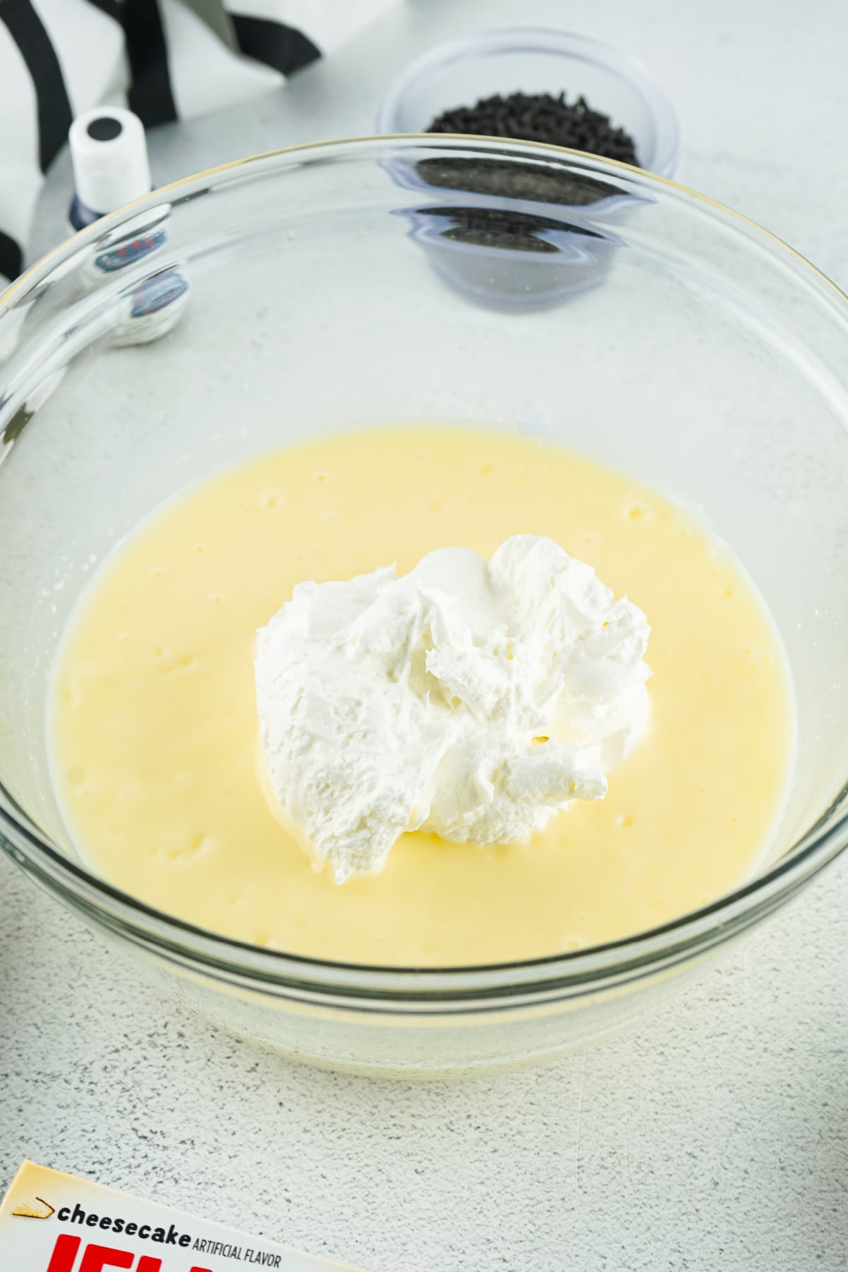 Whipped cream in pudding mixture