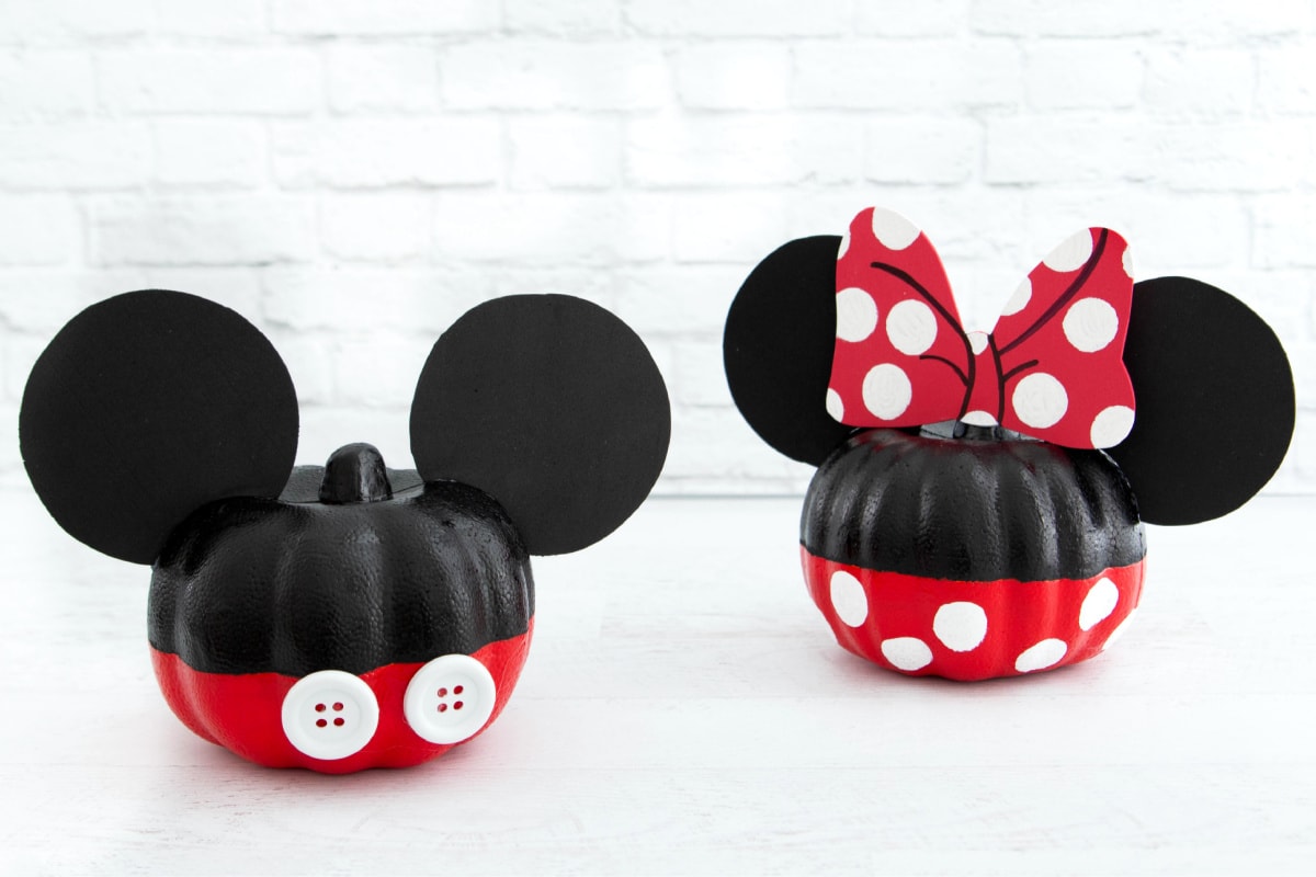 Minnie and Mickey Mouse pumpkins