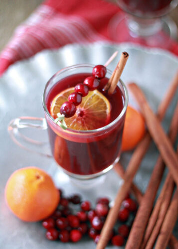 Mulled wine with cranberries