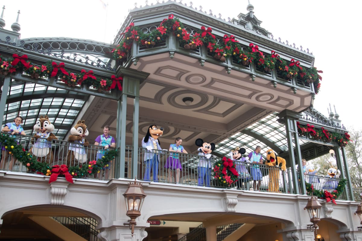 Disney characters on balcony