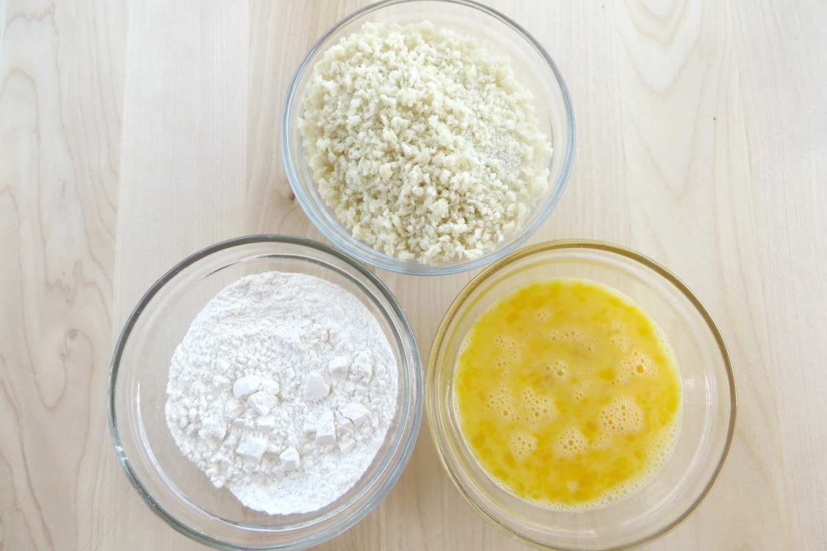 Egg, flour and panko crumbs in glass bowls