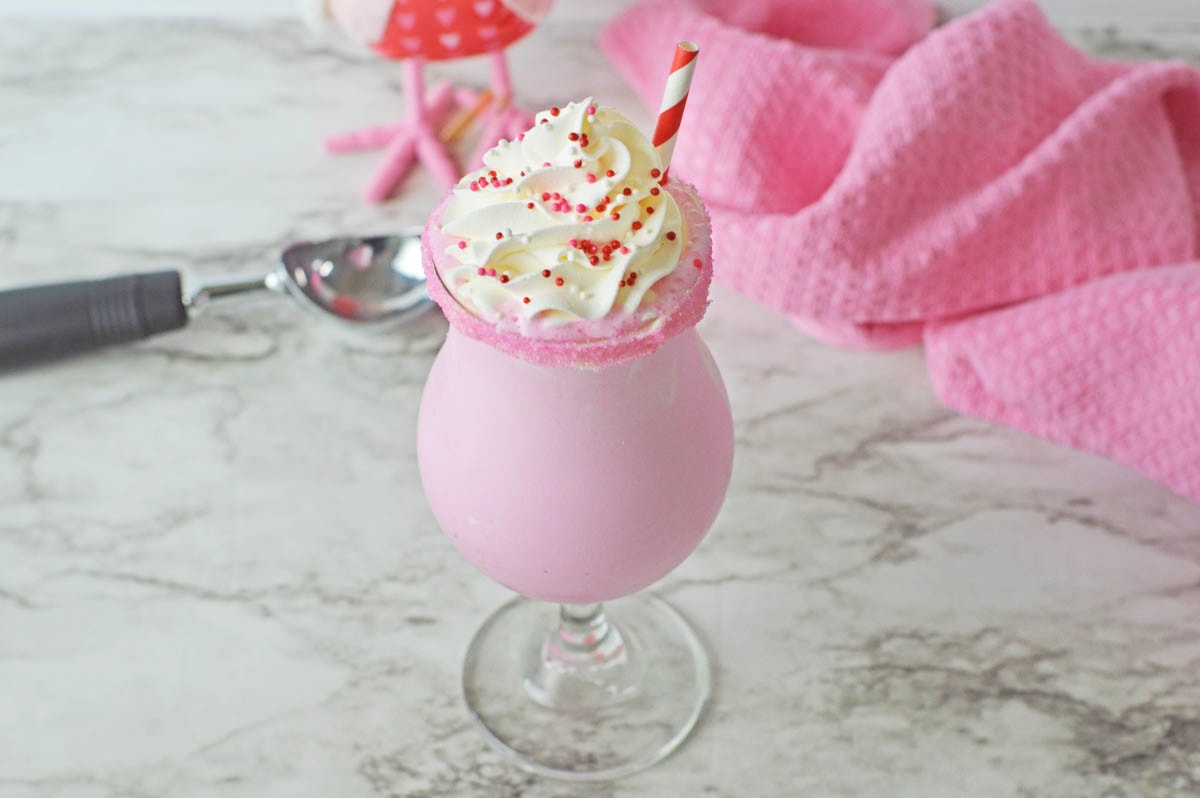 Valentine milkshake with pink towel