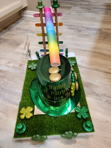 Trap with rainbow colored slide