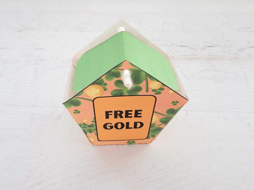 Printable leprechaun trap assembled with roof
