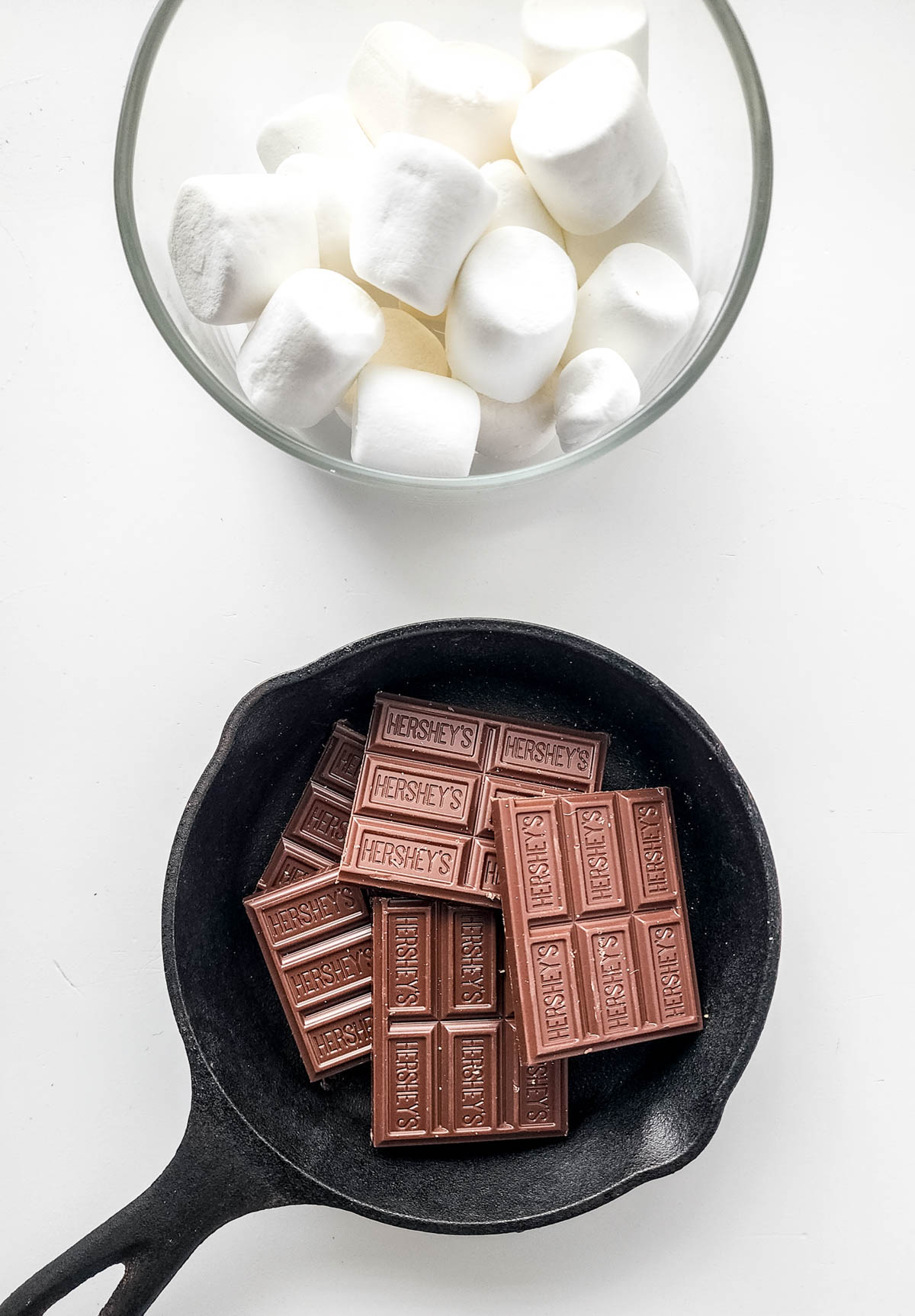 Chocolate squares and marshmallows