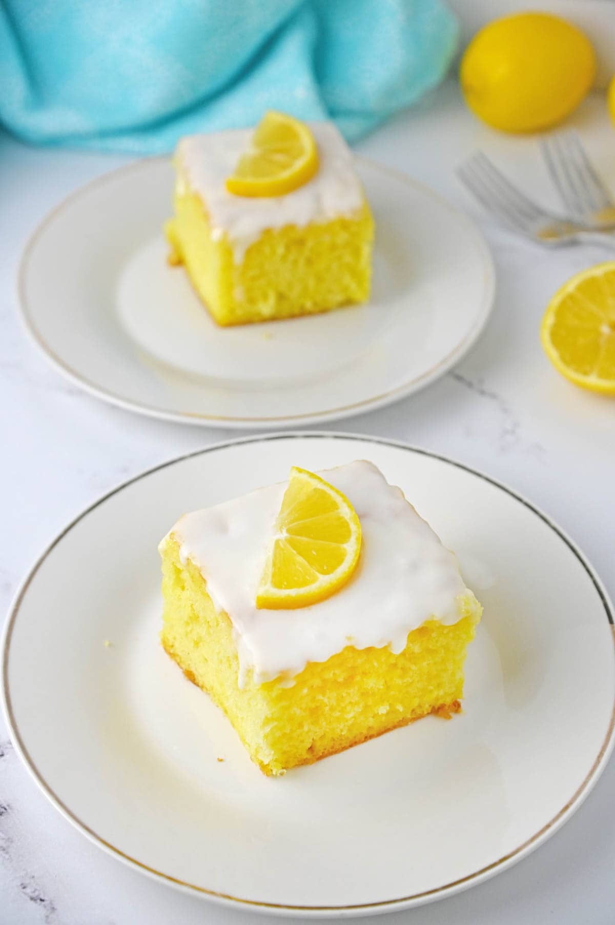 Lemon Jello Poke Cake topped with lemon slice