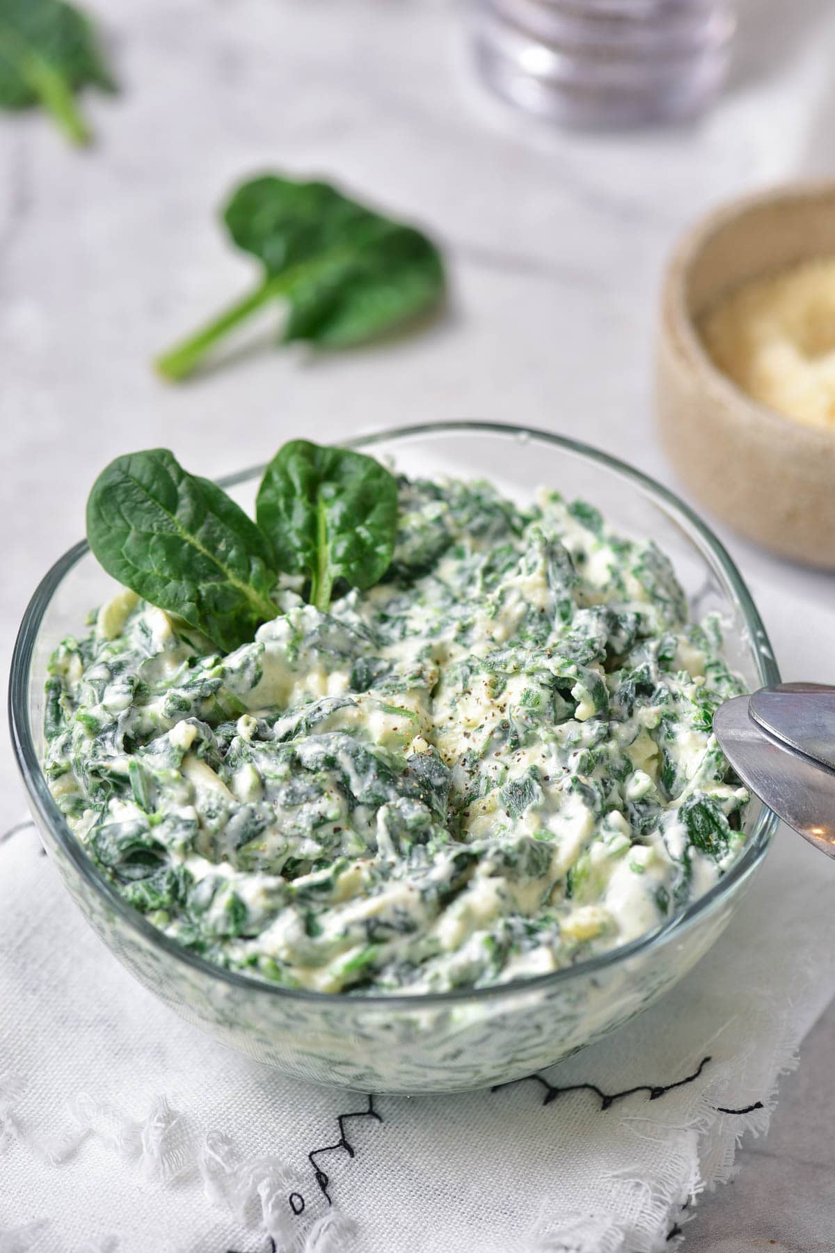 Cold spinach dip in glass bowl